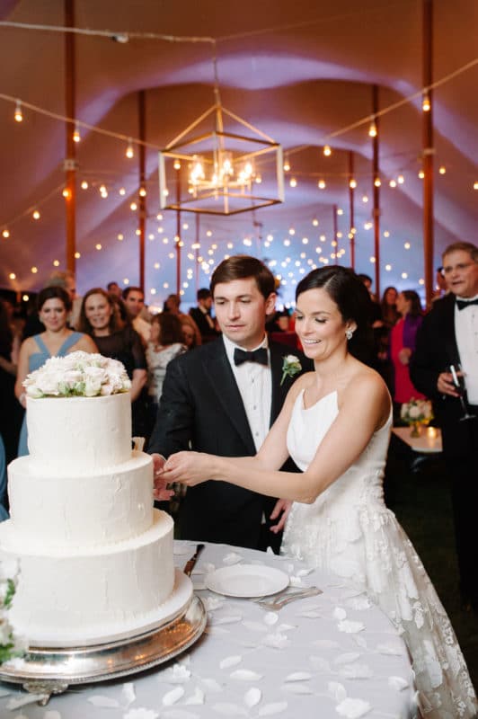 RECEPTION: CAKE CUTTING - creative flower weddings