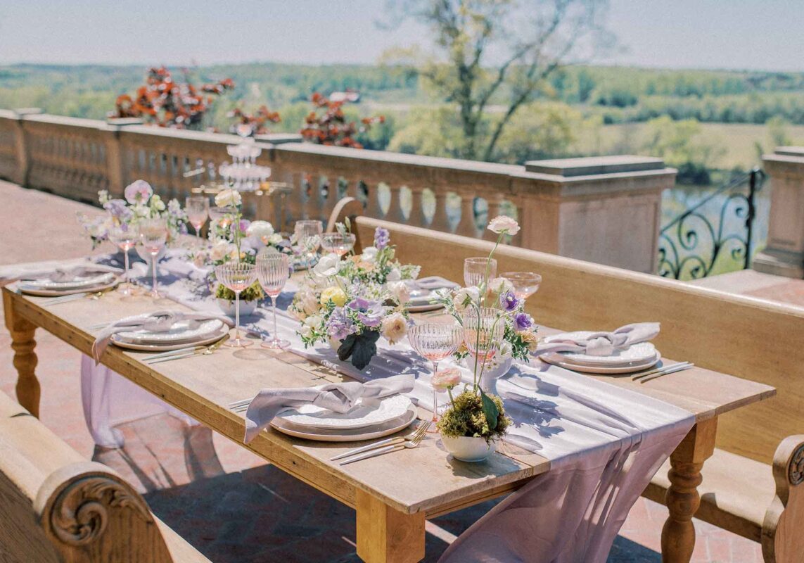 vintage wedding, purple wedding flowers, antique wedding decor, vintage champagne glasses, peach wedding flowers